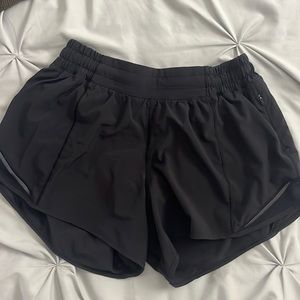 Black Lululemon Hotty Hot Shorts size 2 length 4 inch mid rise